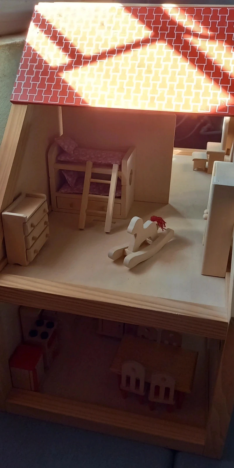 Maison de poupée en bois et mobilier – photo 13